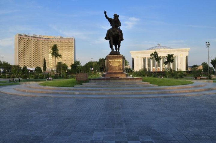 Amir Timur Square